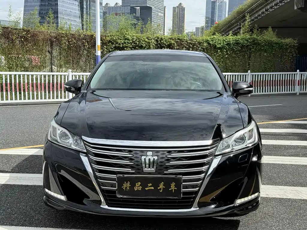 Toyota Crown — миниатюра 2