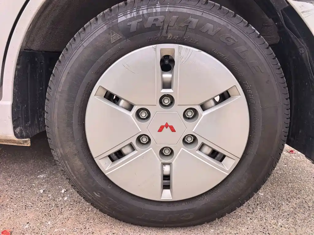 Wuling Yangguang — миниатюра 3