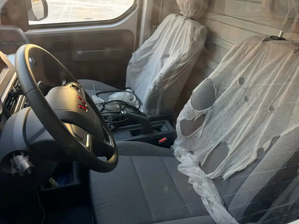 Wuling Yangguang — миниатюра 16