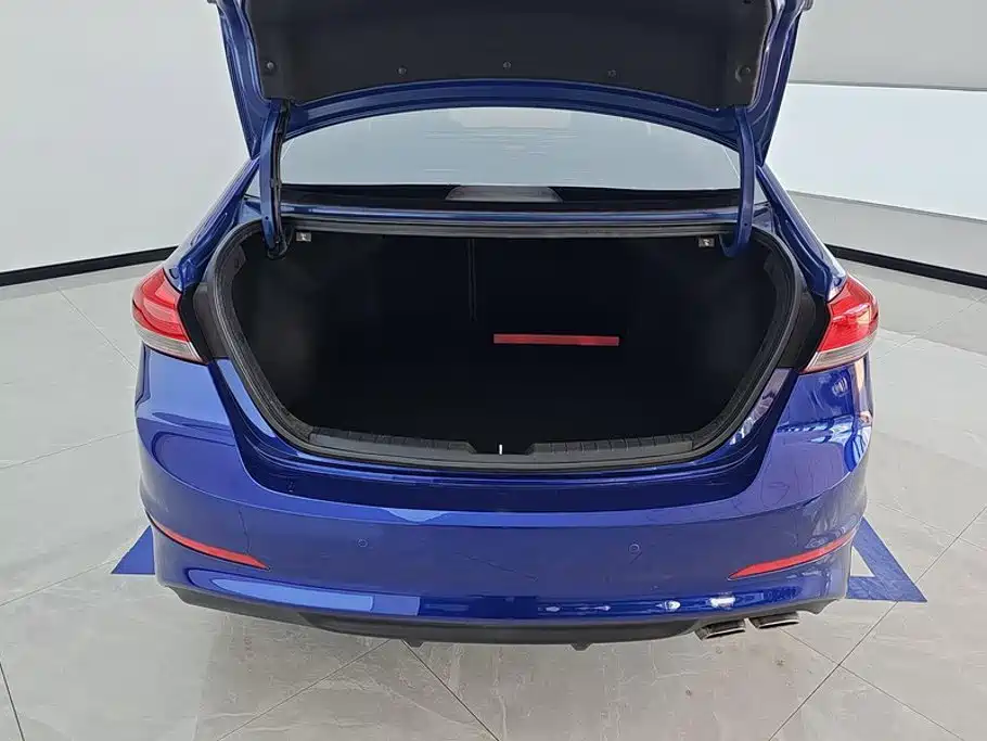 Hyundai Elantra — миниатюра 4