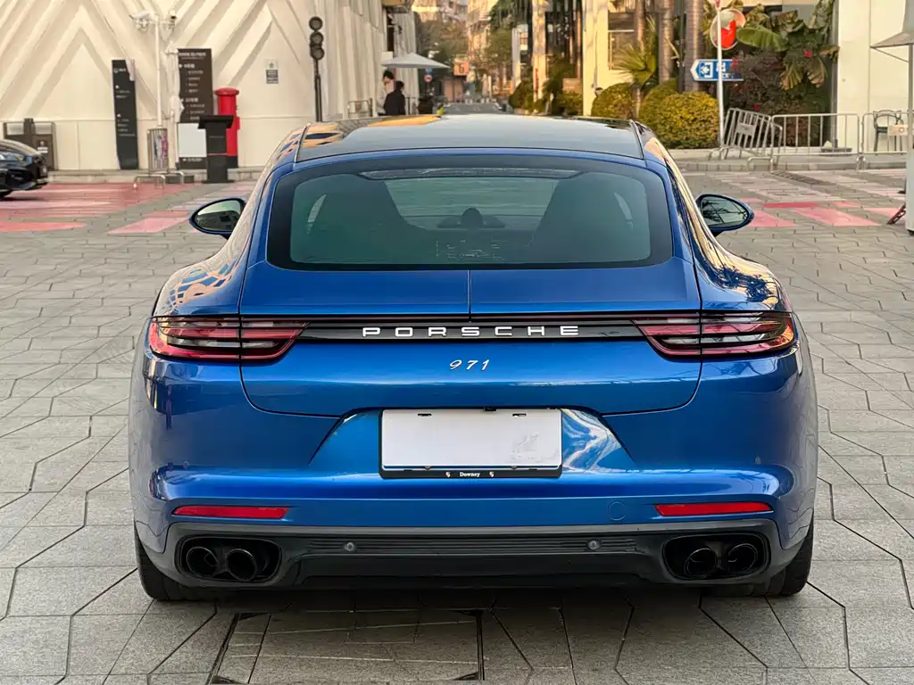 PORSCHE PANAMERA