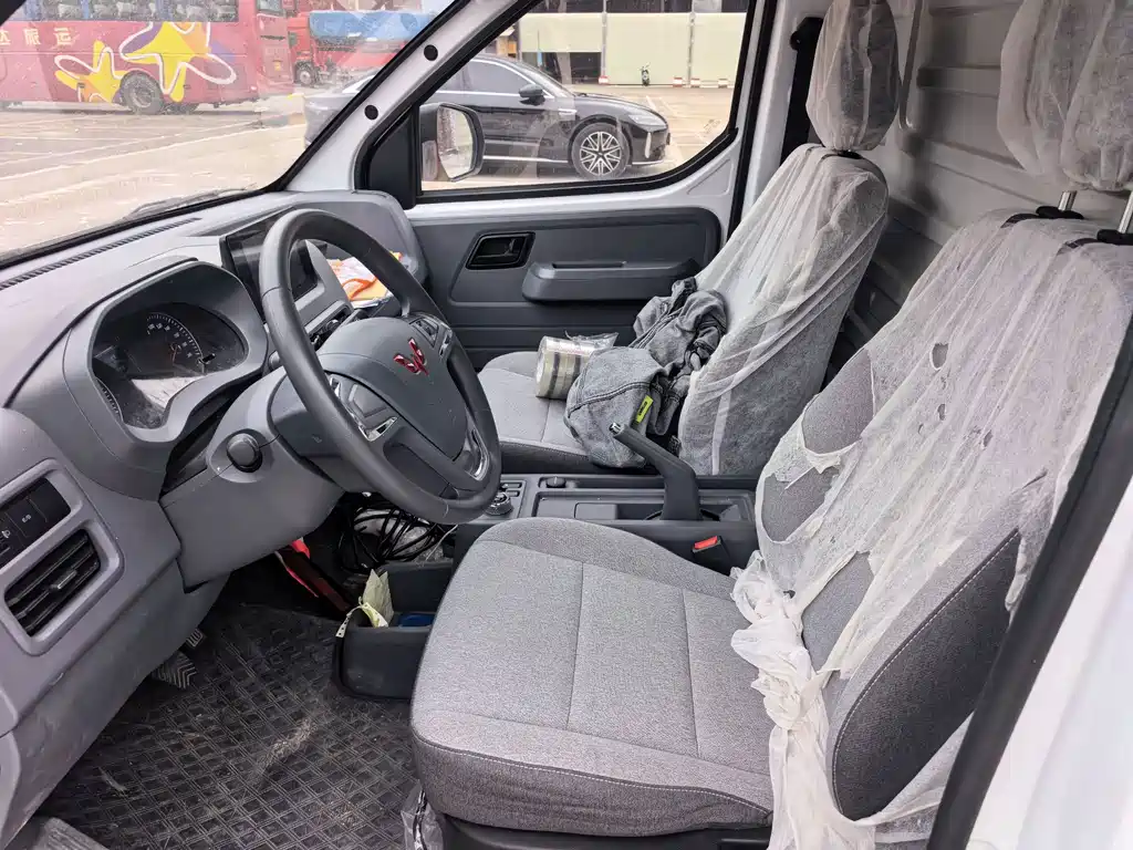 Wuling Yangguang — миниатюра 9