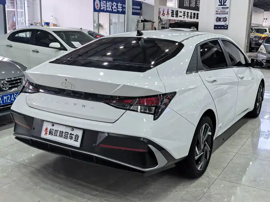 Hyundai Elantra — миниатюра 12