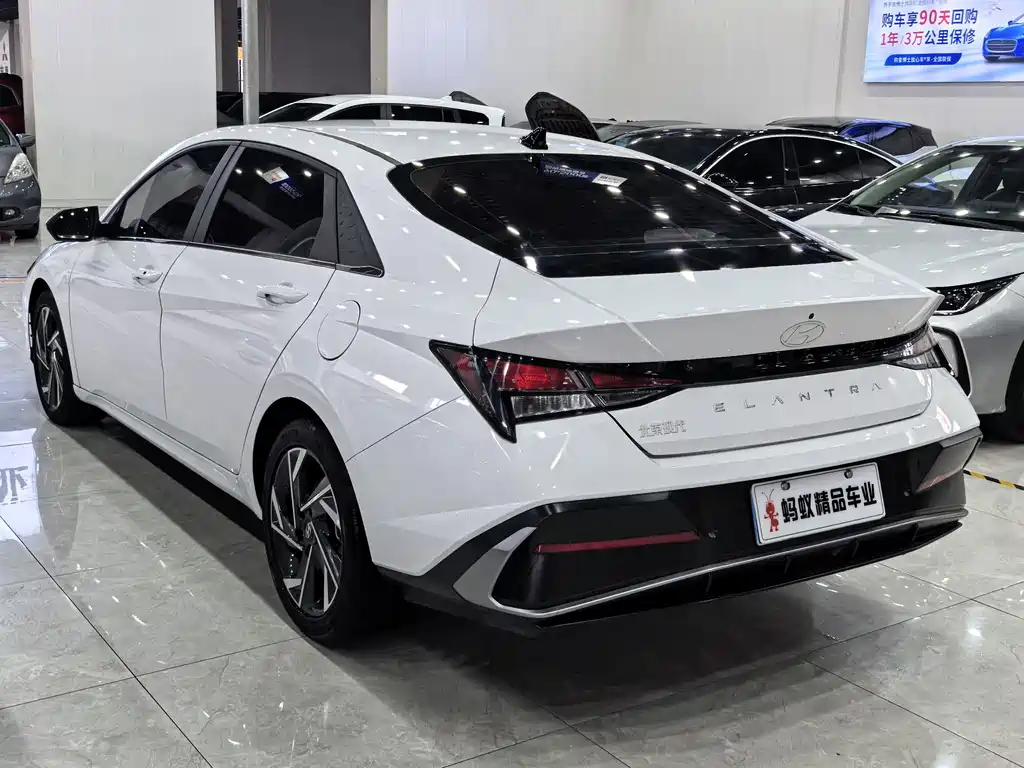 Hyundai Elantra — миниатюра 14