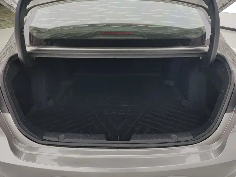 Changan Eado — миниатюра 4