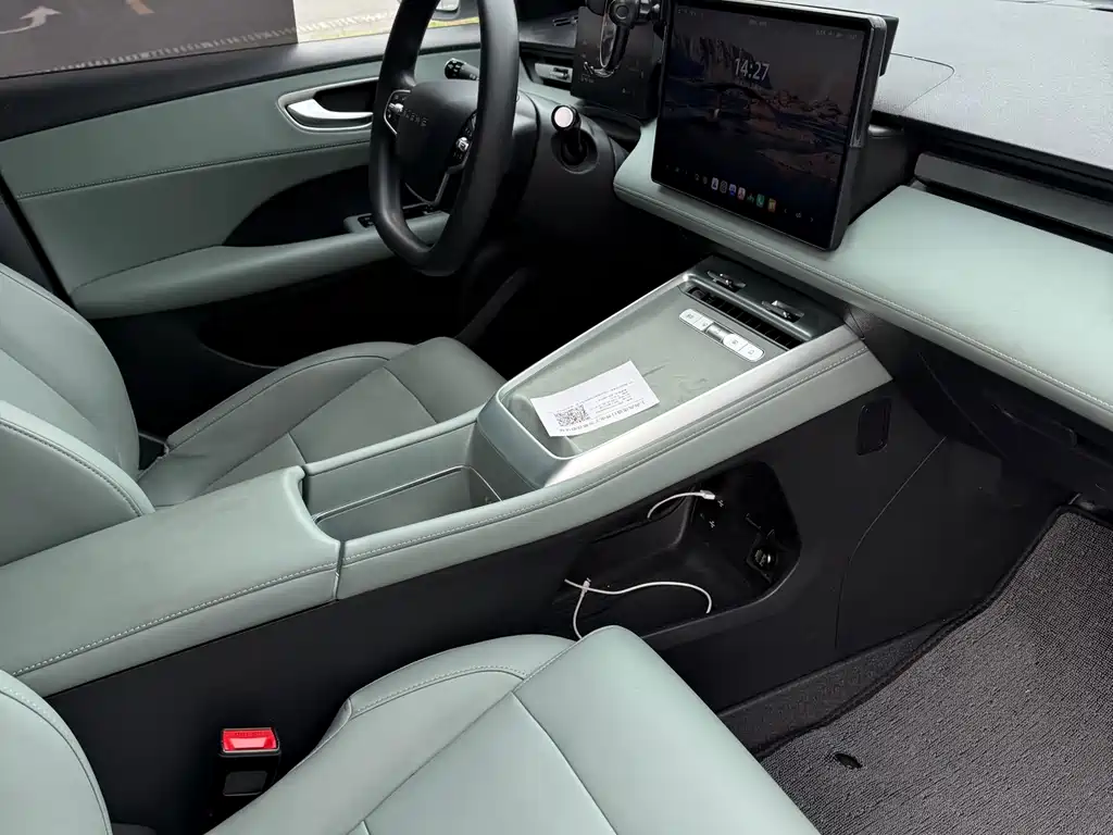 Roewe D6 2025 450km