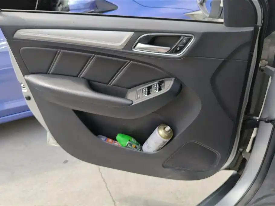 ROEWE RX5 NEW ENERGY