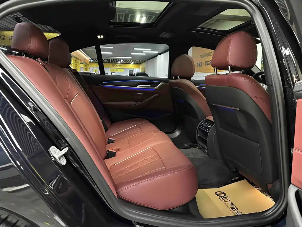 BMW 5 Series — миниатюра 12
