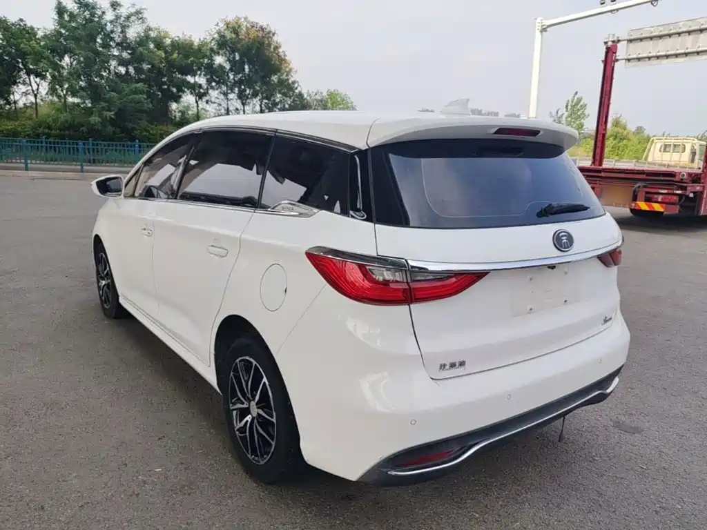 BYD MAX — миниатюра 5