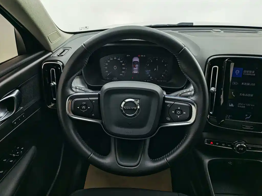 VOLVO XC40