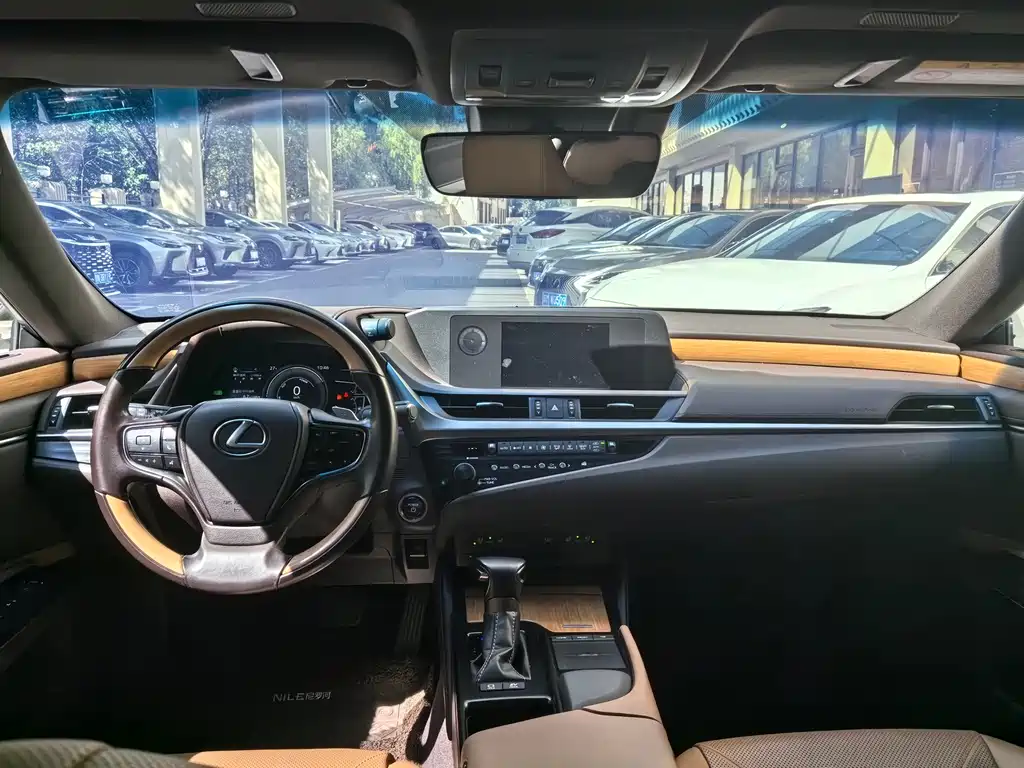 Lexus ES — миниатюра 8