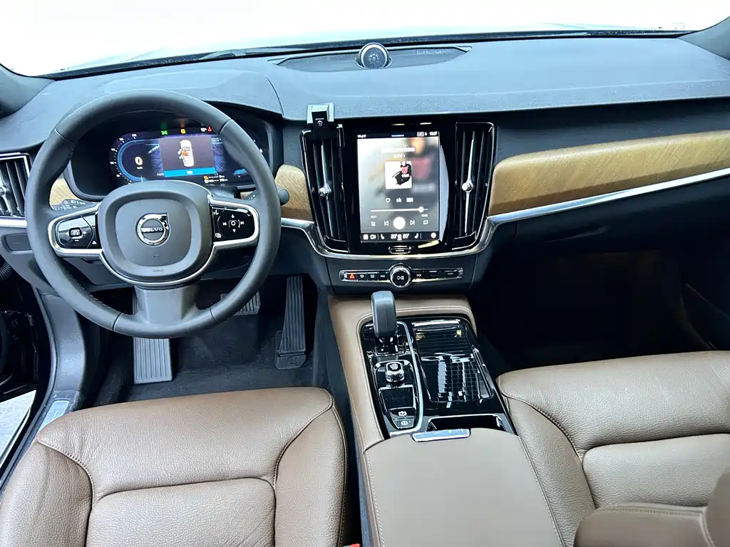 VOLVO S90 PLUG IN HYBRID