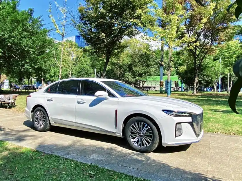 Hongqi Hongqi H5 — миниатюра 3
