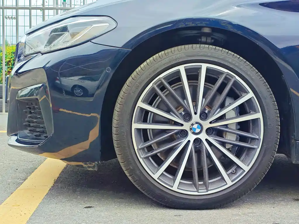 BMW 5 Series — миниатюра 6