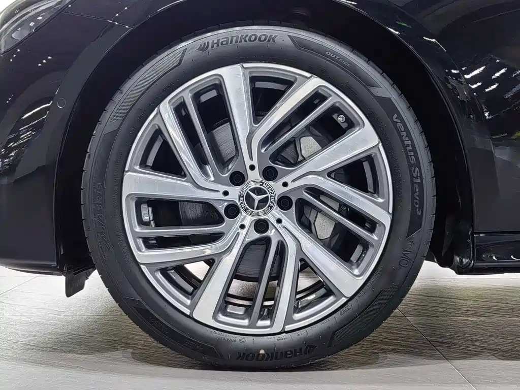 Mercedes-Benz E-Class — миниатюра 7