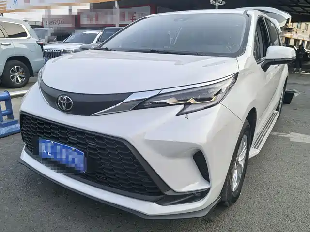 TOYOTA GREVIA 2024