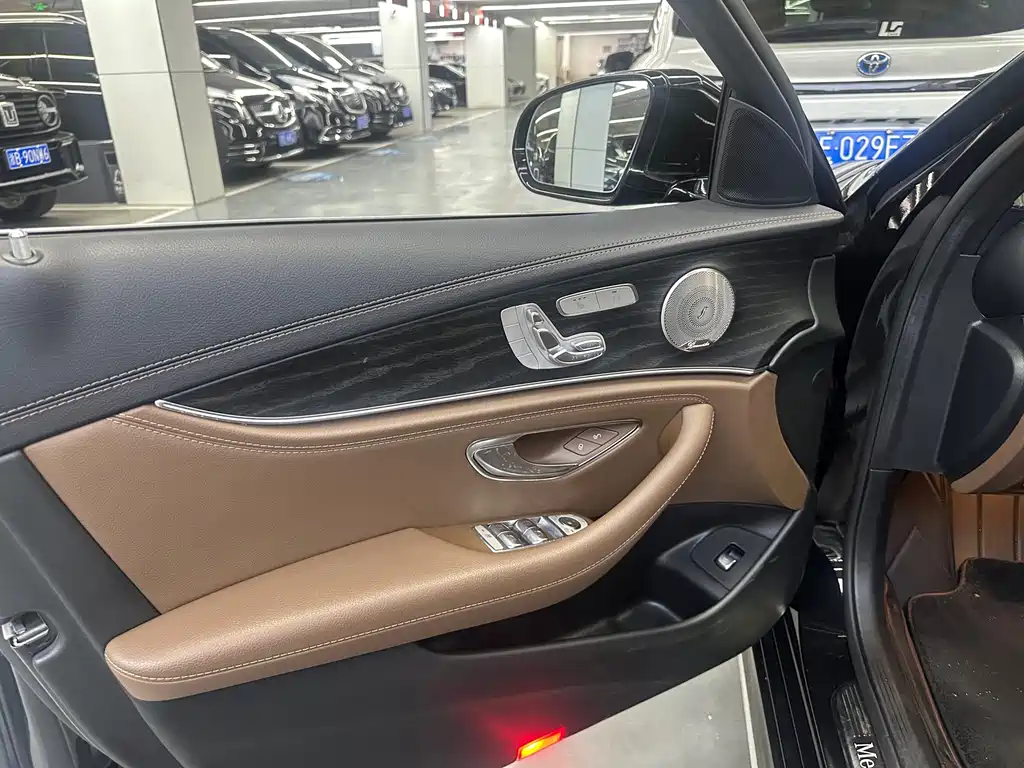 Mercedes-Benz E-Class — миниатюра 4