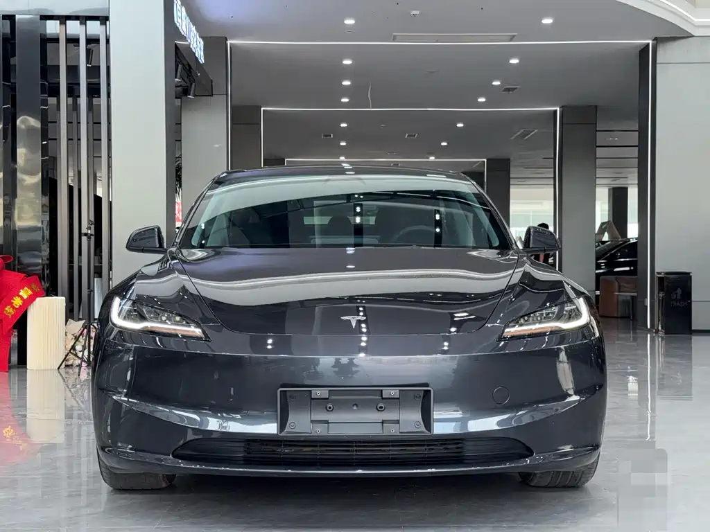 Tesla Model 3 — миниатюра 2
