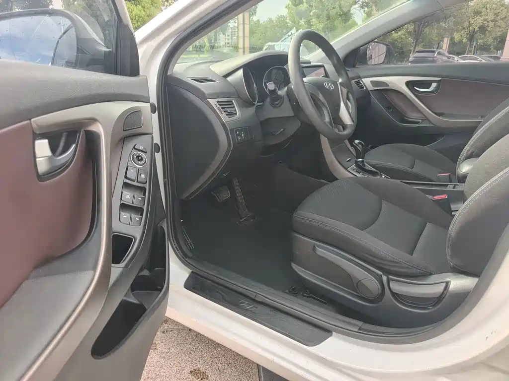 Hyundai Elantra Langdong — миниатюра 8