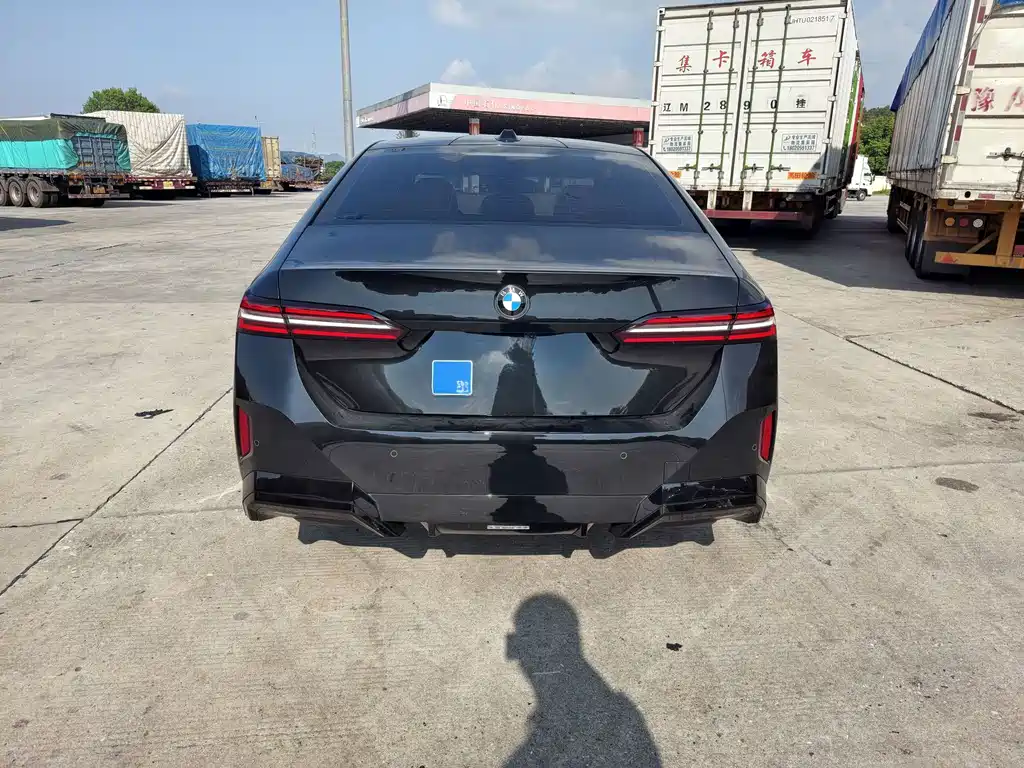 BMW 5 Series — миниатюра 4