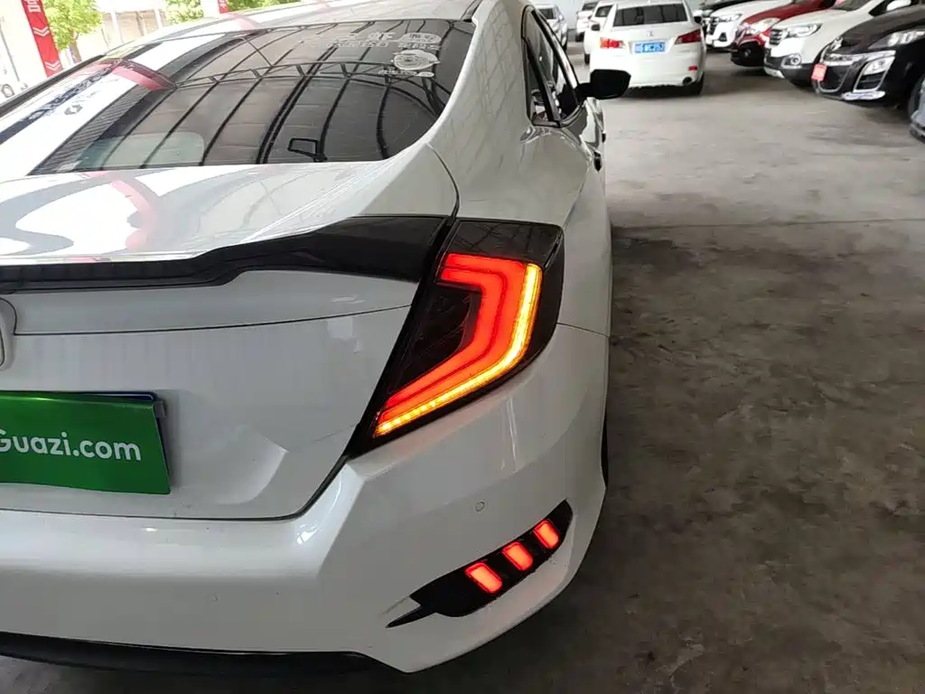 Honda Civic — миниатюра 8