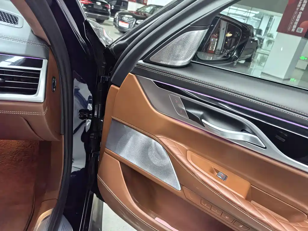 BMW 7 Series — миниатюра 12