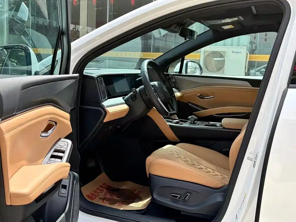 BYD L DM-i — миниатюра 6