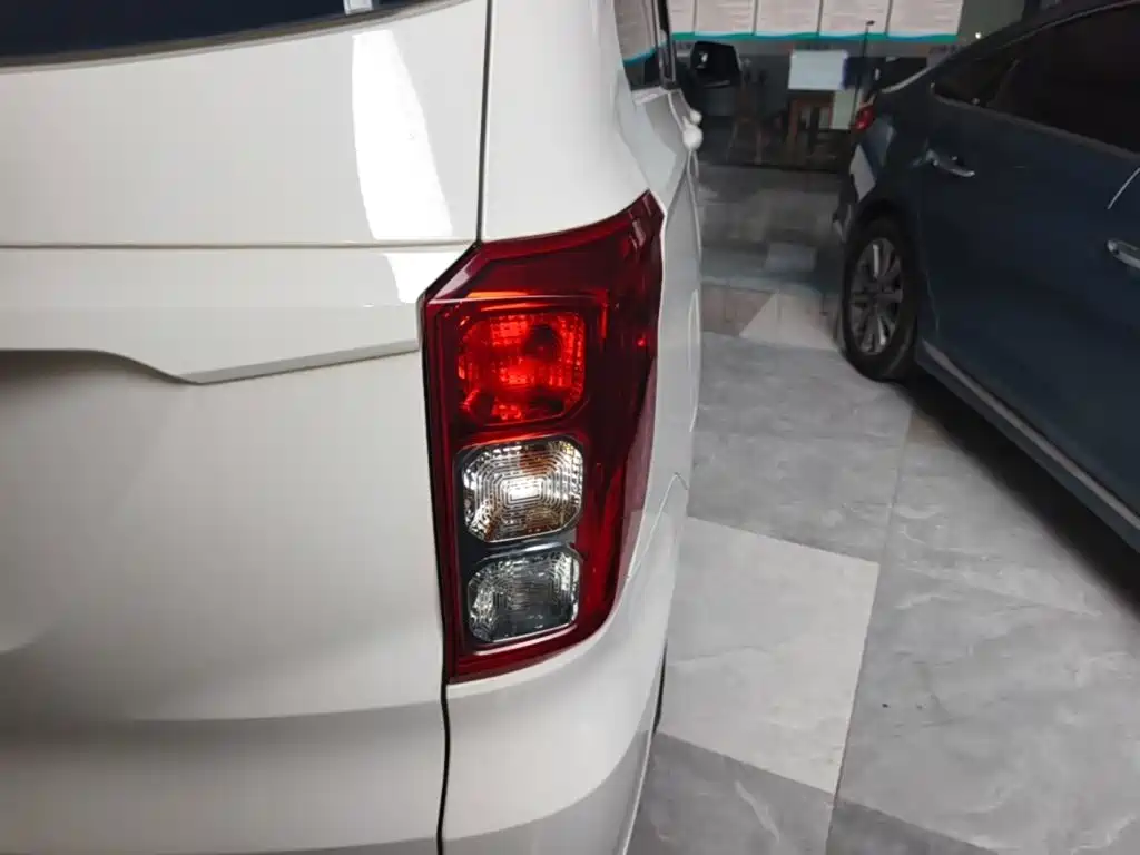Wuling Hongguang — миниатюра 8