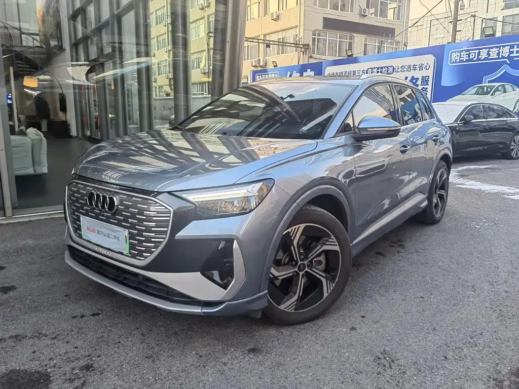 AUDI Q4 E TRON