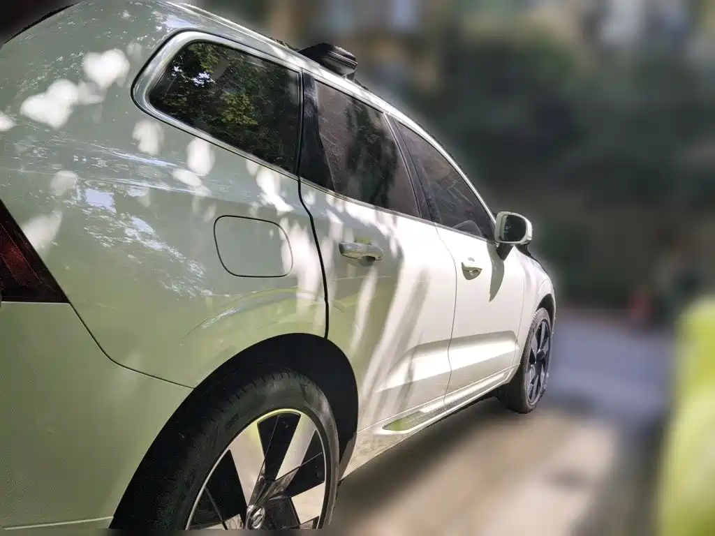 Volvo XC60 PHEV — миниатюра 4