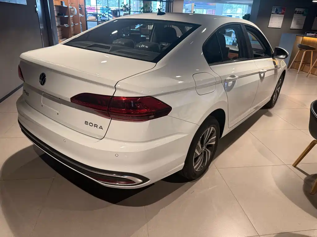 Volkswagen Bora 2025 200TSI DSG
