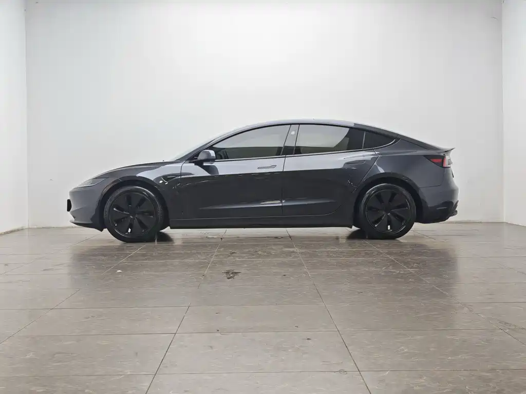 Tesla Model 3 — миниатюра 10