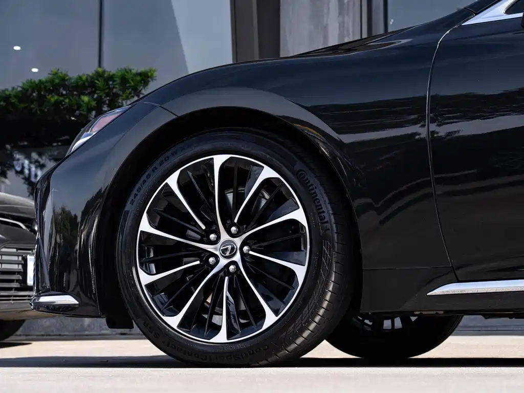 Lexus LS — миниатюра 8
