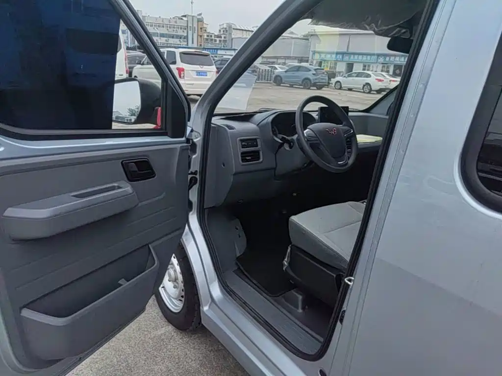 Wuling Yangguang — миниатюра 16