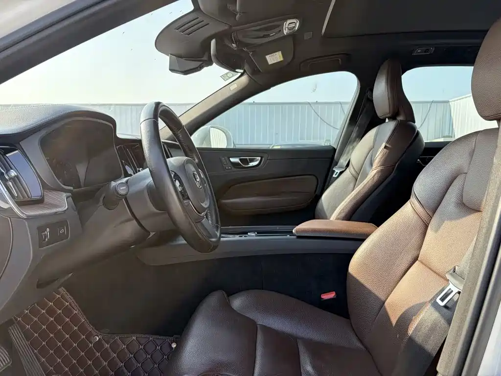 Volvo XC60 — миниатюра 11