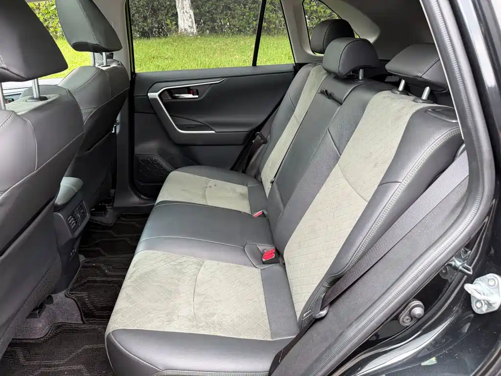 Toyota RAV4 — миниатюра 12