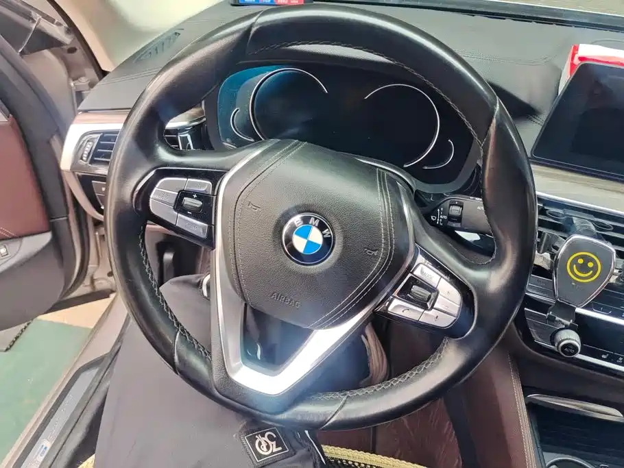BMW 5 Series New Energy — миниатюра 15