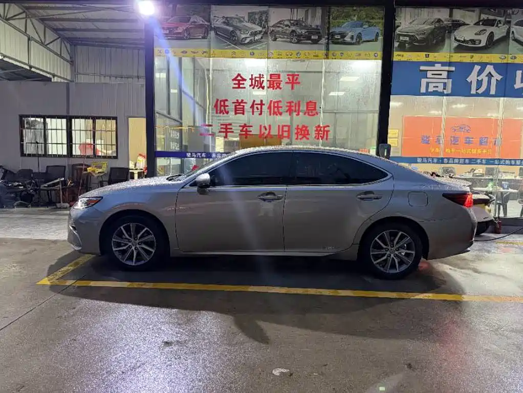 Lexus ES — миниатюра 9