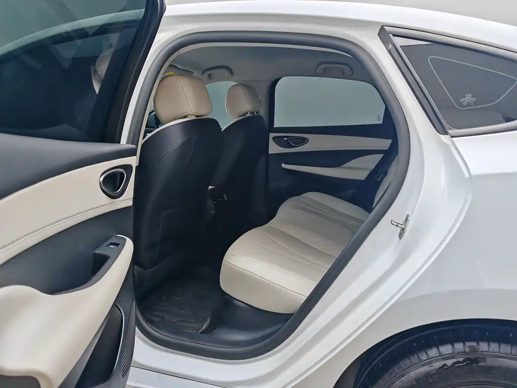 BYD Seal 05 DM-i — миниатюра 17
