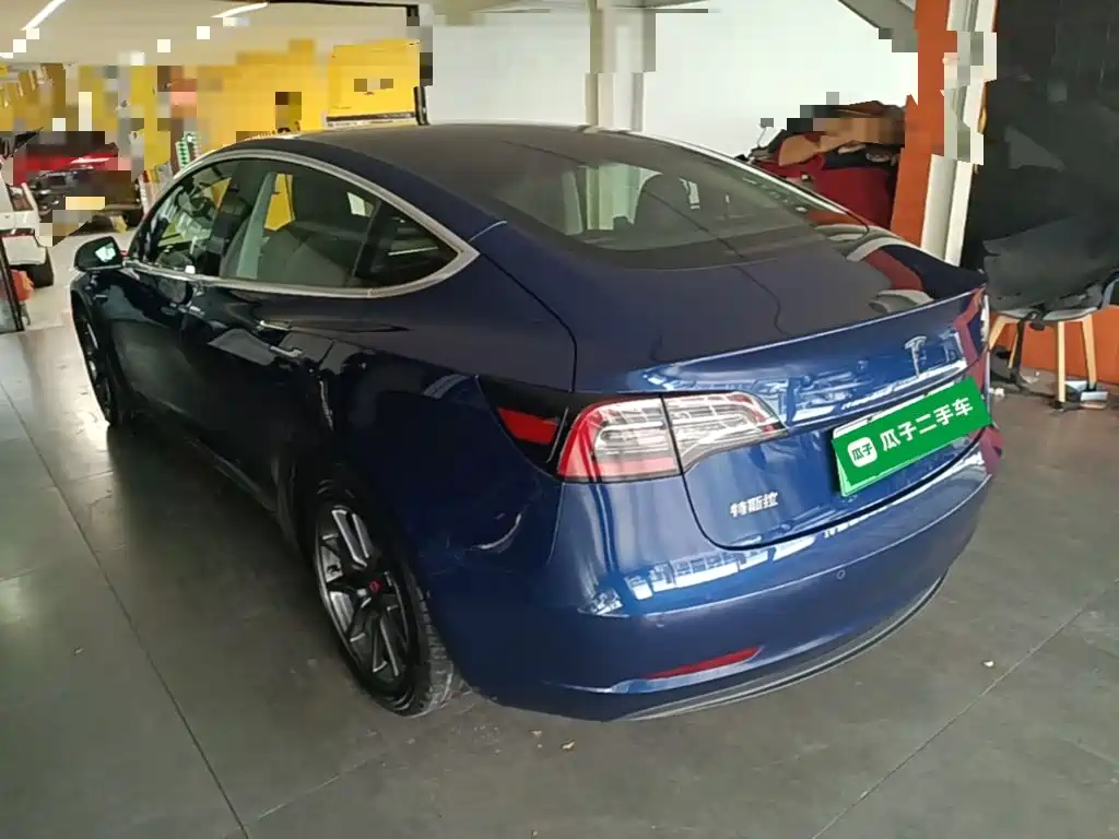 Tesla Model 3 — миниатюра 5