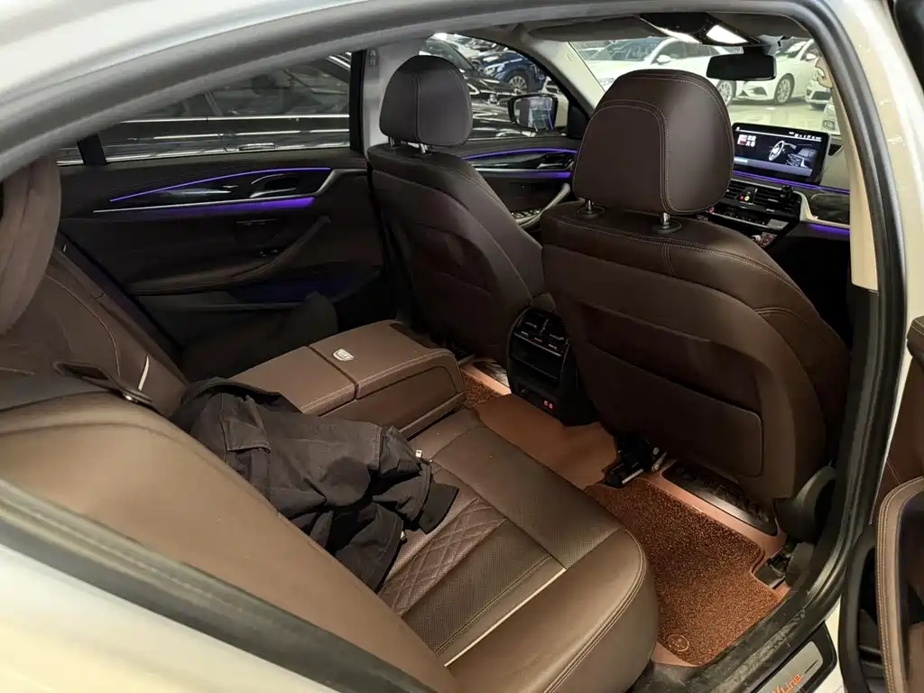 BMW 5 Series New Energy — миниатюра 12