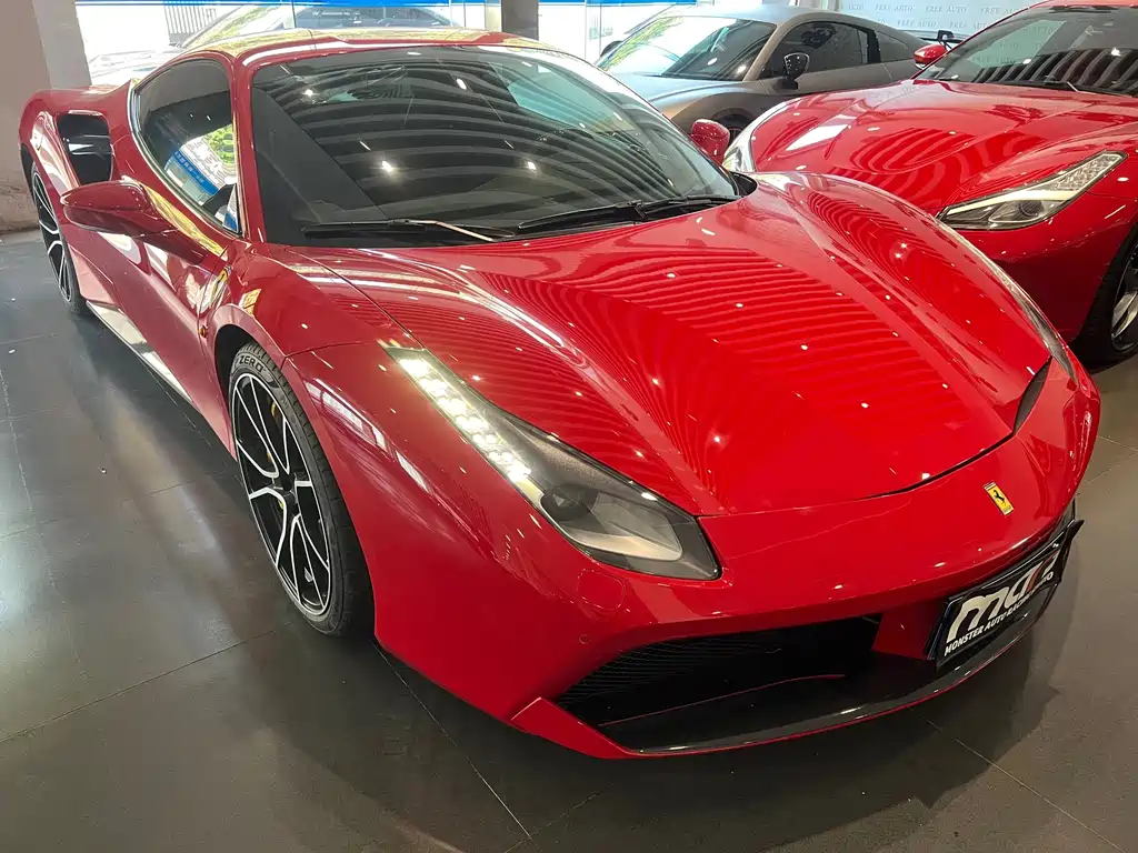 FERRARI 488