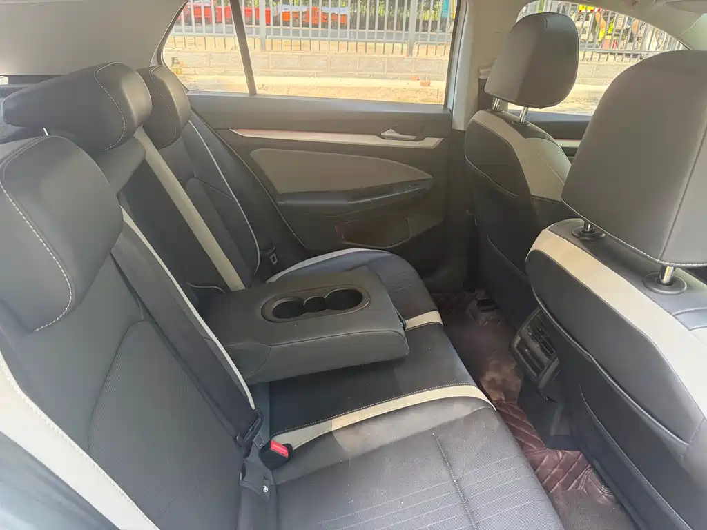 Volkswagen Golf — миниатюра 12