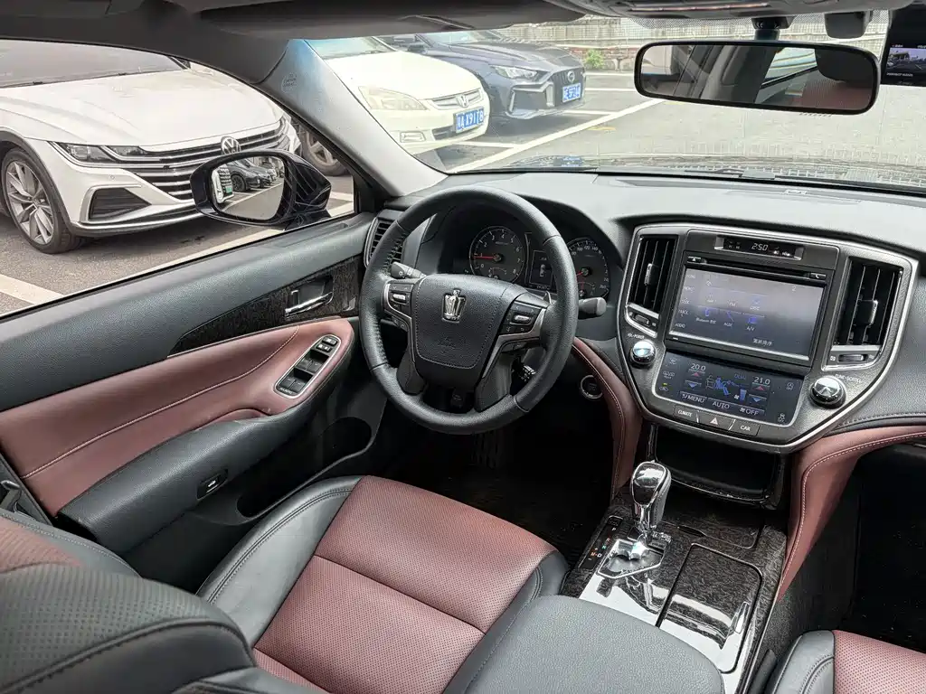 Toyota Crown — миниатюра 14