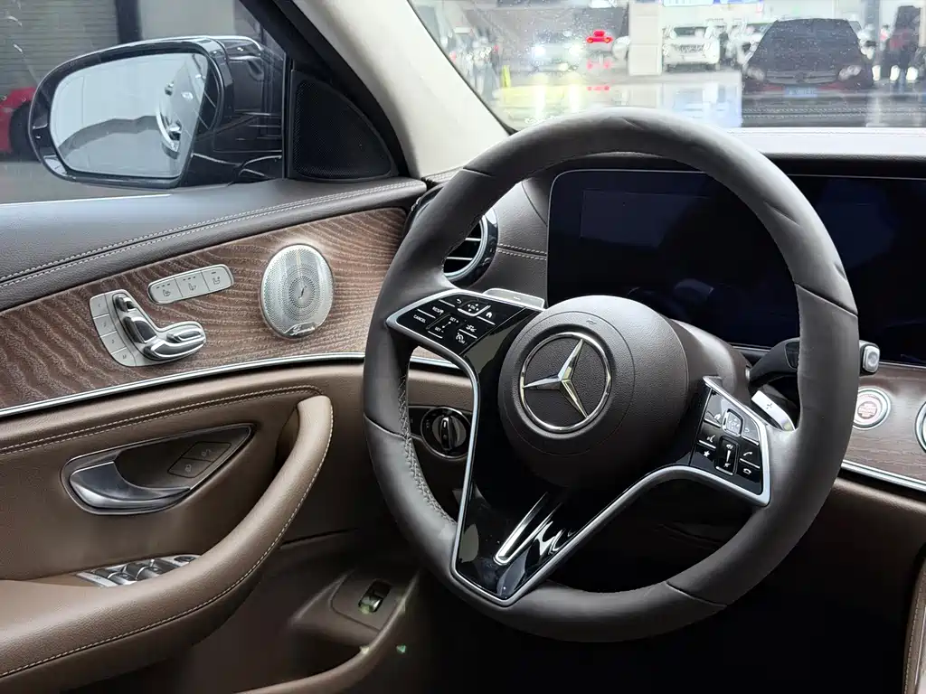 Mercedes-Benz E-Class — миниатюра 26