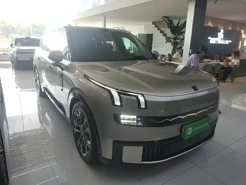 Lynk & Co 900 — миниатюра 4