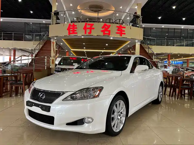 Lexus IS