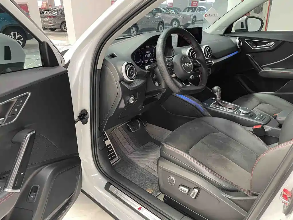 Audi Q2L 2022 35 TFSI Luxury