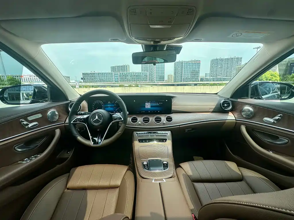 Mercedes-Benz E-Class — миниатюра 6