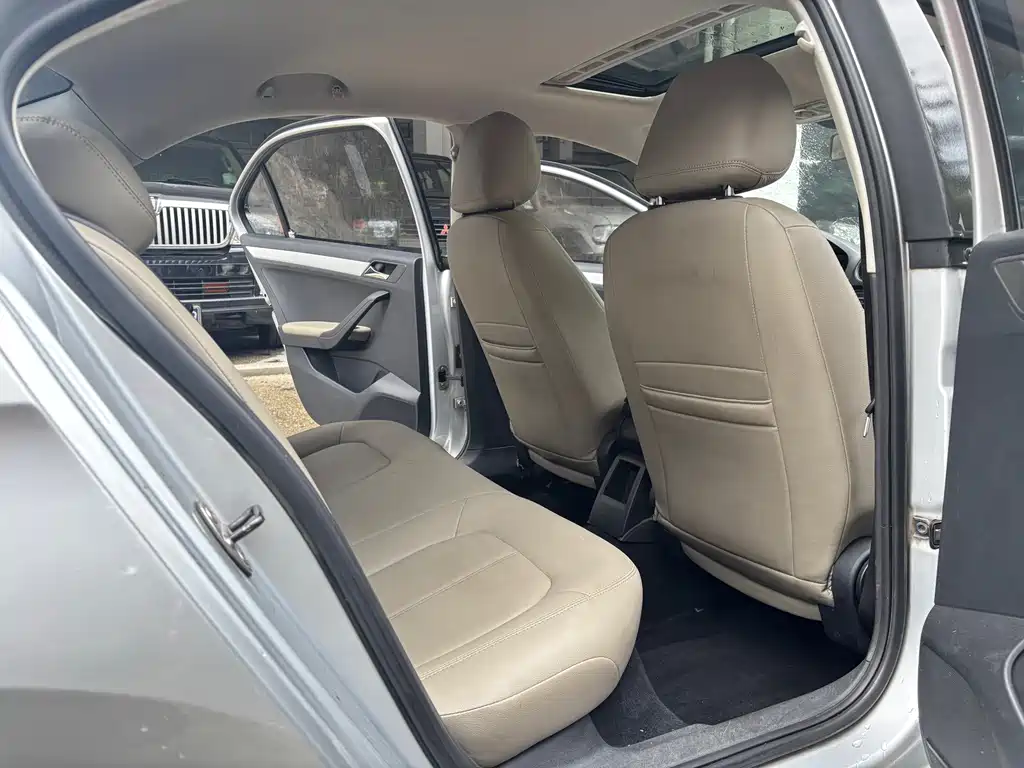 Volkswagen Jetta — миниатюра 11
